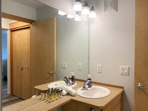 Hair dryer - Mount Rundle Retreat | Views • AC • Walk Downtown (Canmore)