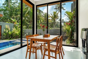 1 Bedroom Pool Villa with Ricefield View | Dineerruimte