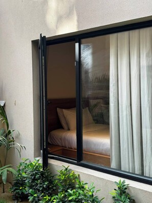 Iron/ironing board, WiFi, bed sheets - Hamsun One Bedroom Suite Shahrah e Faisal Ext (Karachi)