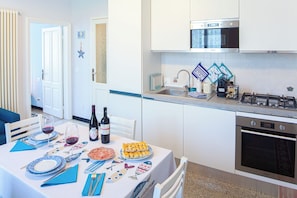 Coffee/tea maker, fridge, microwave, oven - Casa Alice – Levanto (Levanto)