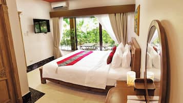 Studio Suite, Patio, Pool View | Desk, free WiFi