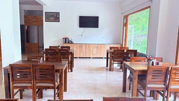 Junior Studio Suite, Balcony, Valley View | Dining