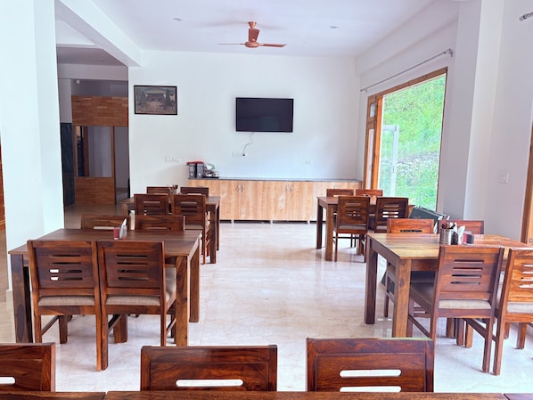 Suite estudio junior, balcón, vista al valle | Restaurantes