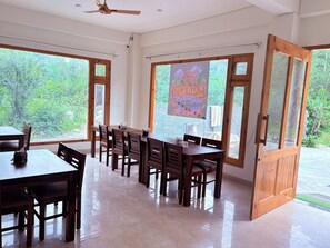 Dining - The Kath Kuni (Kullu)