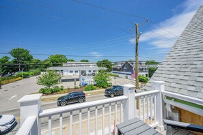 A residential area with a house, a driveway, and a street with cars. - Bright Harwich Port Apartment close to beach (Harwich Port)