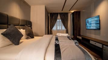 Economy-Suite, Balkon, Poolblick