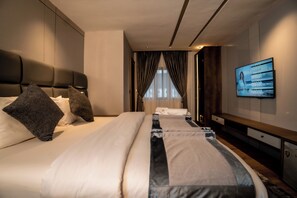 Desk, laptop workspace, free WiFi - Grande Candor Exclusive Hotel (Asubi)