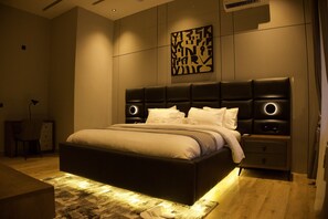 Desk, laptop workspace, free WiFi - Grande Candor Exclusive Hotel (Asubi)