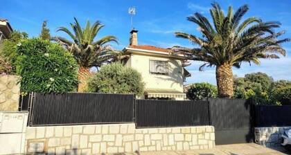 Family-friendly villa with a private pool near Puy du Fou, Toledo