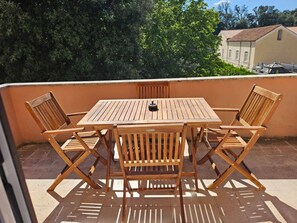 Outdoor dining - Vrbo Property (Caserta)