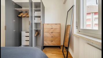 2 chambres, fer et planche à repasser, Wi-Fi, draps fournis