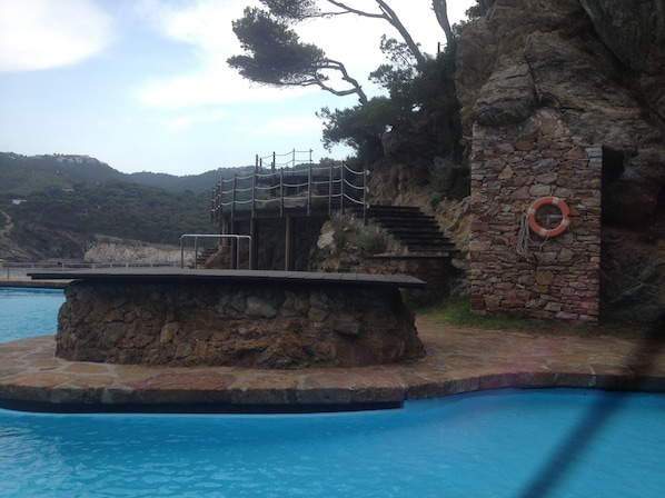 Outdoor pool - CapSaSal Navy: What It's Like to Live on the Bow of a Ship (CT)