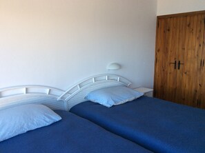 2 bedrooms, iron/ironing board, free WiFi, bed sheets - CapSaSal Navy: What It's Like to Live on the Bow of a Ship (CT)