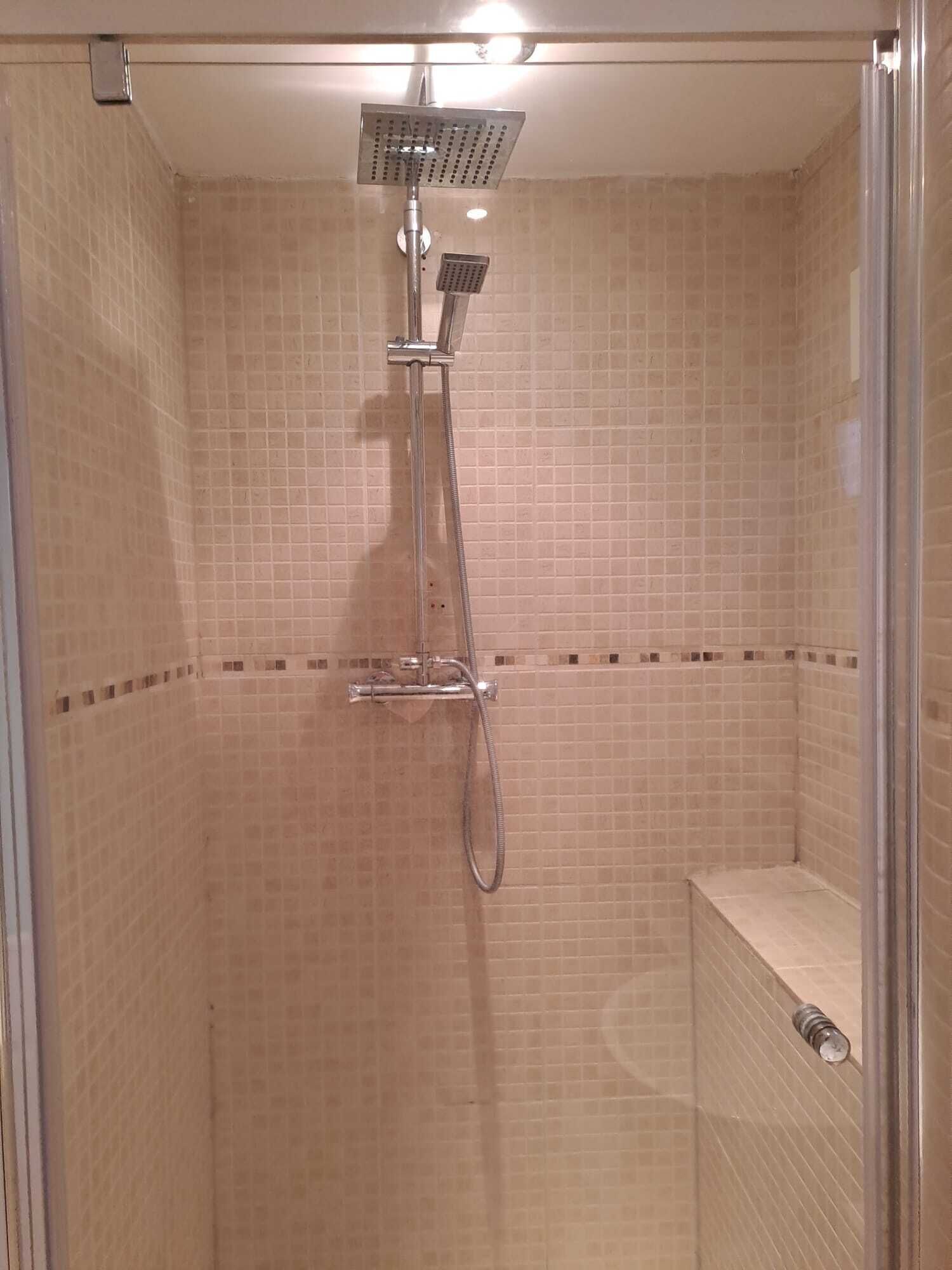 Shower, towels