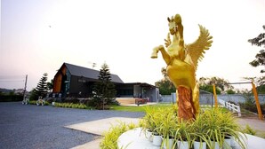 Front of property - KN Pool Villa Saraburi (Khok Yae)