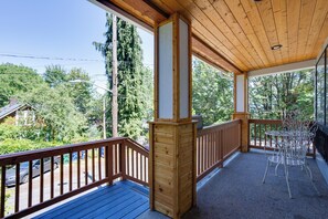 Outdoor dining - Easy Access to Dtwn! Seattle Group-Friendly Home (Seattle)