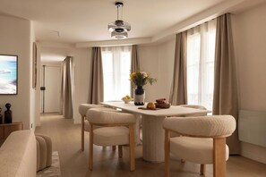 Apartment | Dining - Elegant Flat - 3br-8p- Canal Saint-martin (Paris)