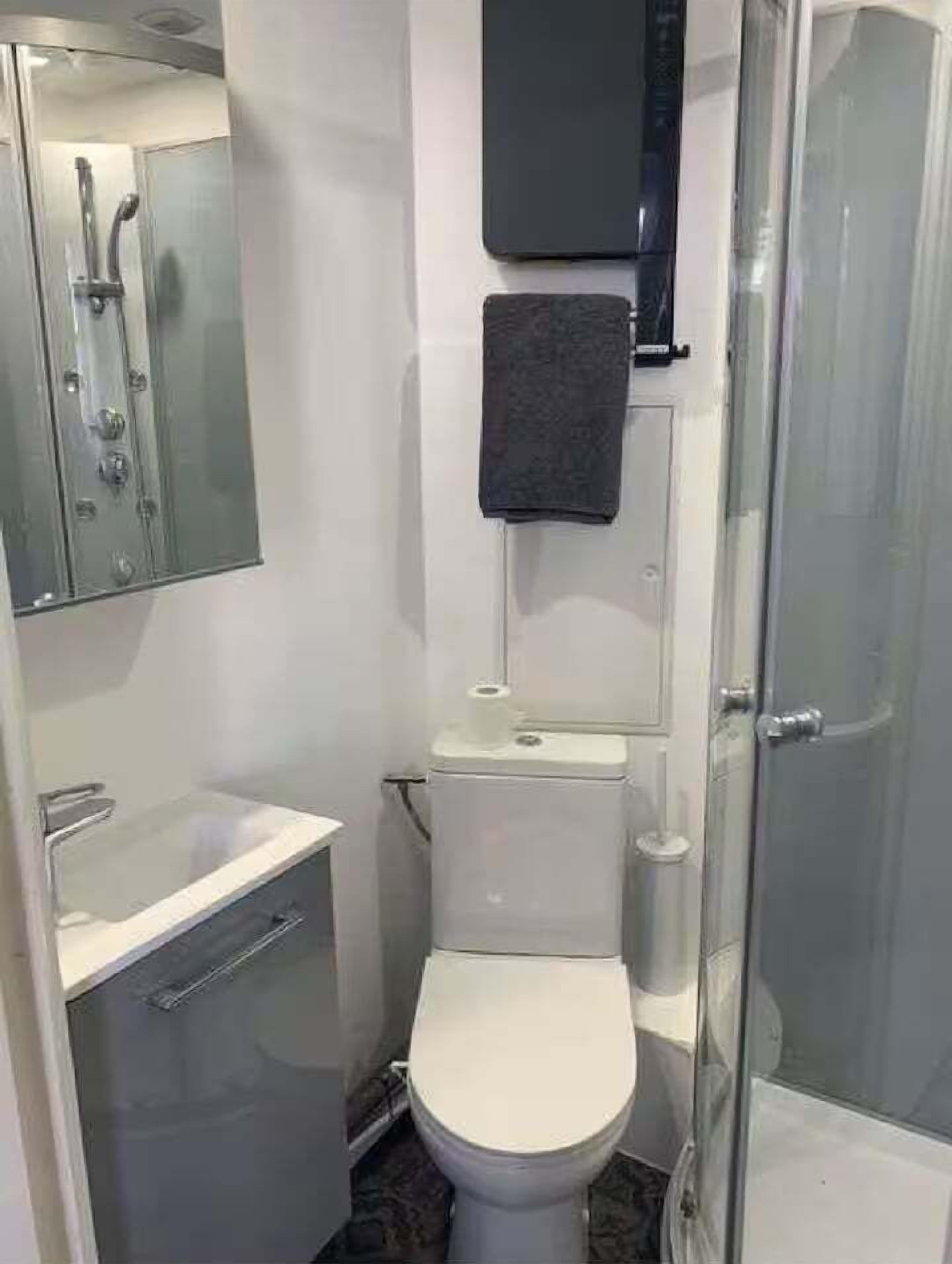 Douche, serviettes fournies