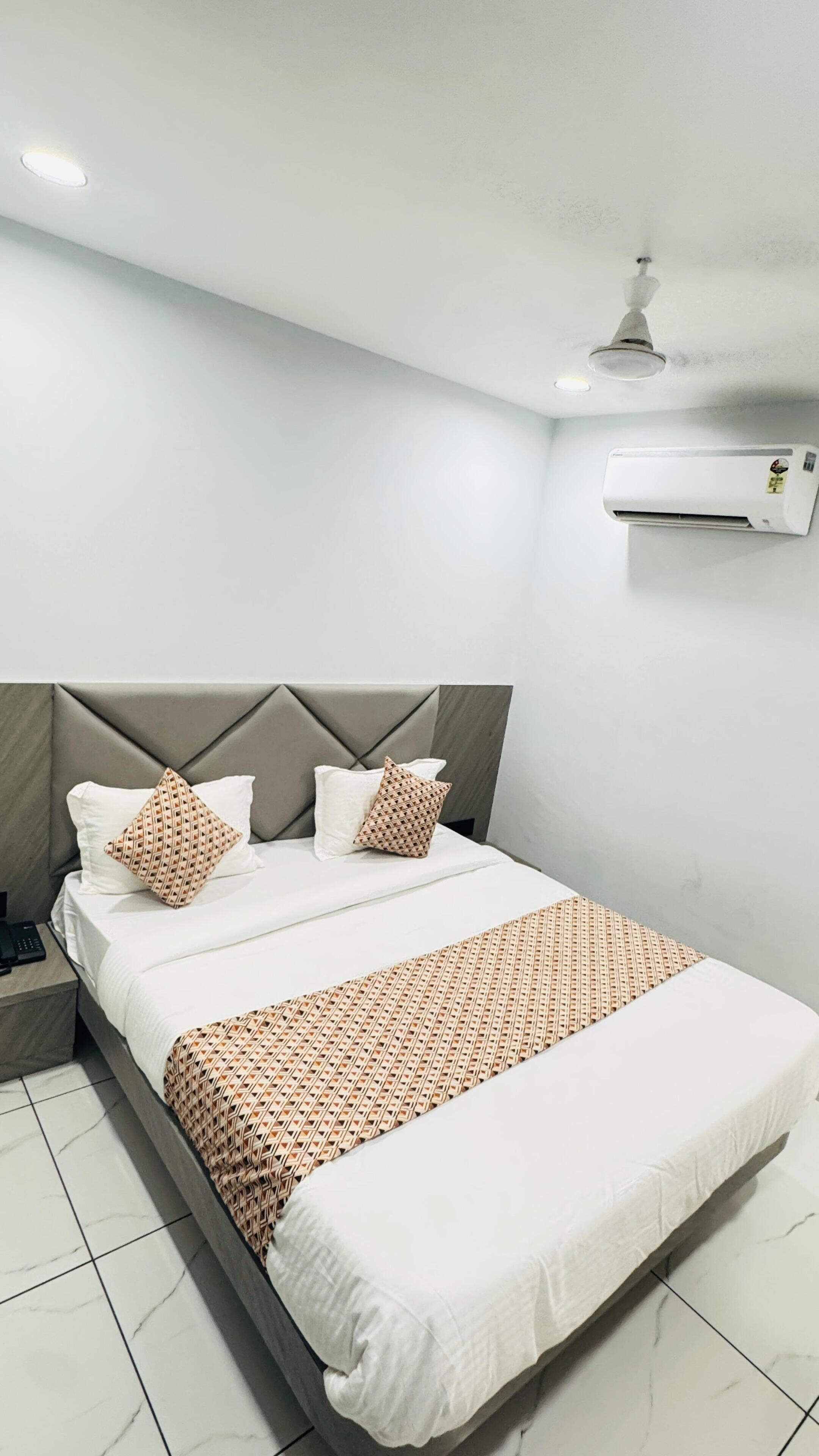 In-room safe, desk, laptop workspace, iron/ironing board