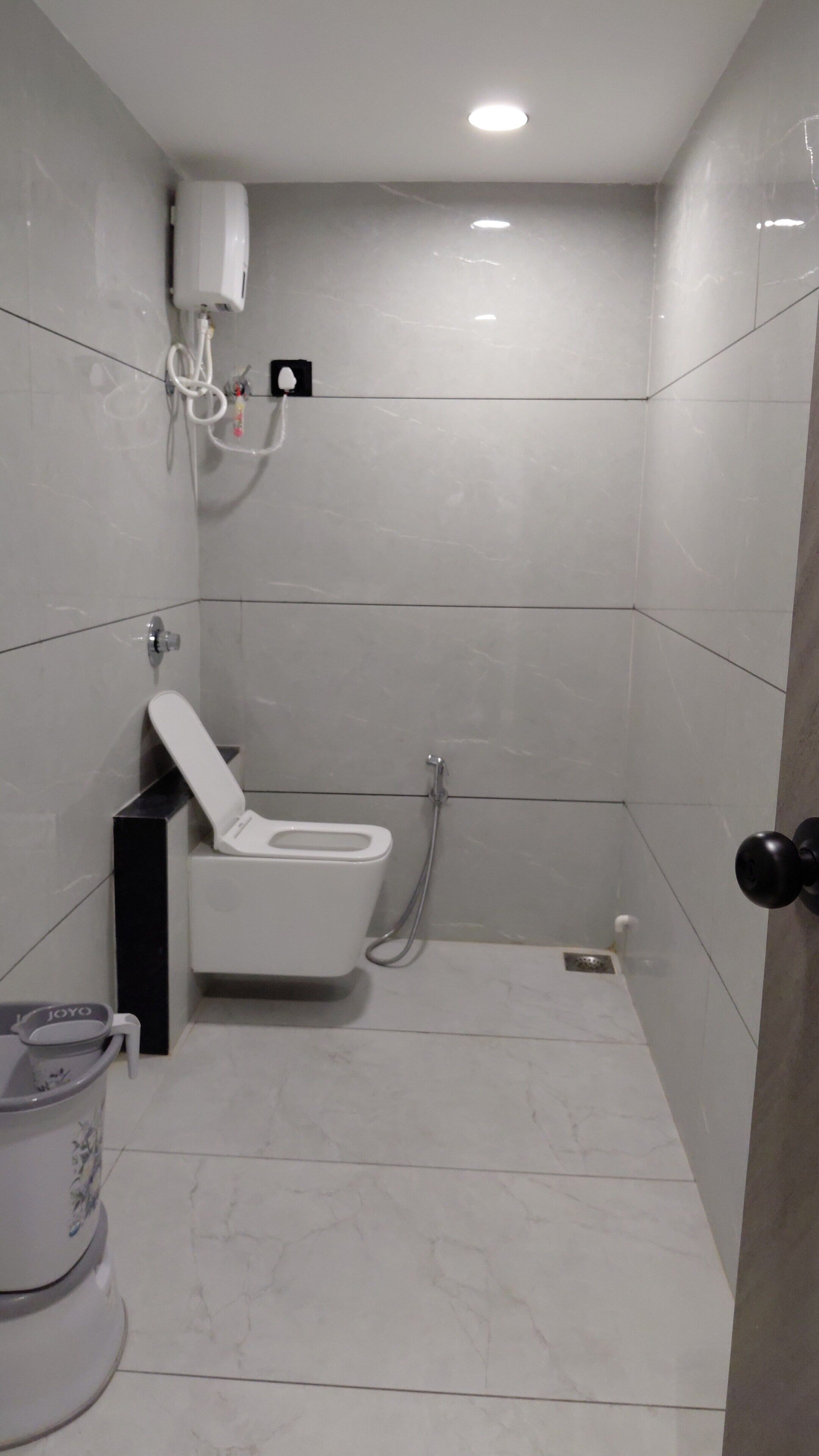 Deluxe-Doppelzimmer, Stadtblick | Badezimmer | Kostenlose Toilettenartikel, Hausschuhe, Handtücher, Seife