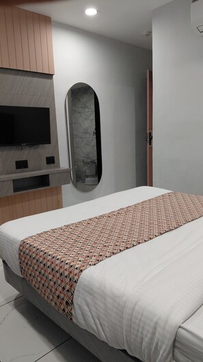 In-room safe, desk, laptop workspace, iron/ironing board - Hotel Grand Shivaay (Ahmedabad)