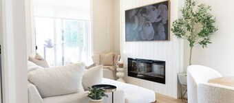 Executive Luxury Condo  Corporate Stay  Sleeps 4