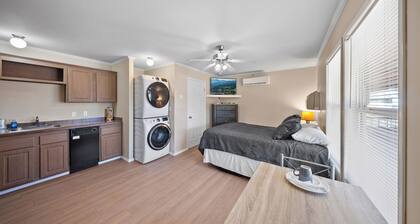 Furnished Executive Suite Near DOW + Shintech - C2