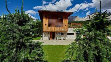 Royal Chalet, Mountain View | Exterior