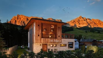 Royal Chalet, Mountain View | Exterior