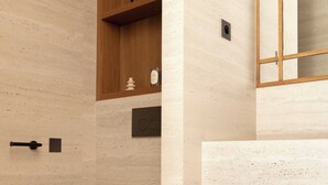 A modern bathroom with a toilet, wooden shelves, a mirror, and a marble wall. - Luxury Apt Climatise - 6p/3bdr - Arc de Triomphe (Paris)