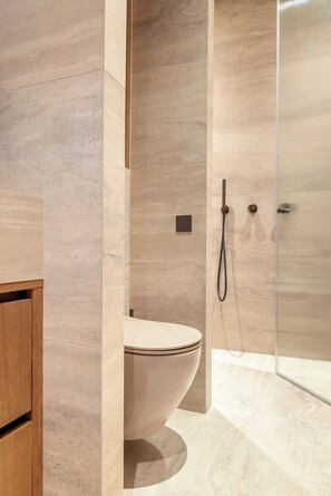 Apartment | Badezimmer | Haartrockner, Handtücher, Shampoo