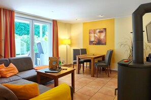 Fernseher, Kamin, DVD-Player, Tischtennisplatte