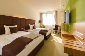 Schreibtisch, Reisekinderbett, kostenloses WLAN