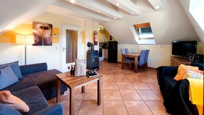 Fernseher, Kamin, DVD-Player, Tischtennisplatte