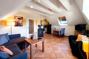 TV, fireplace, DVD player, ping pong - Küstenwaldhaus "Muschel" Vacation Rental – Relaxation Between the Forest and the Baltic Sea - (Koserow)