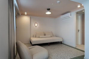 Suite, Balcony, City View | Interior