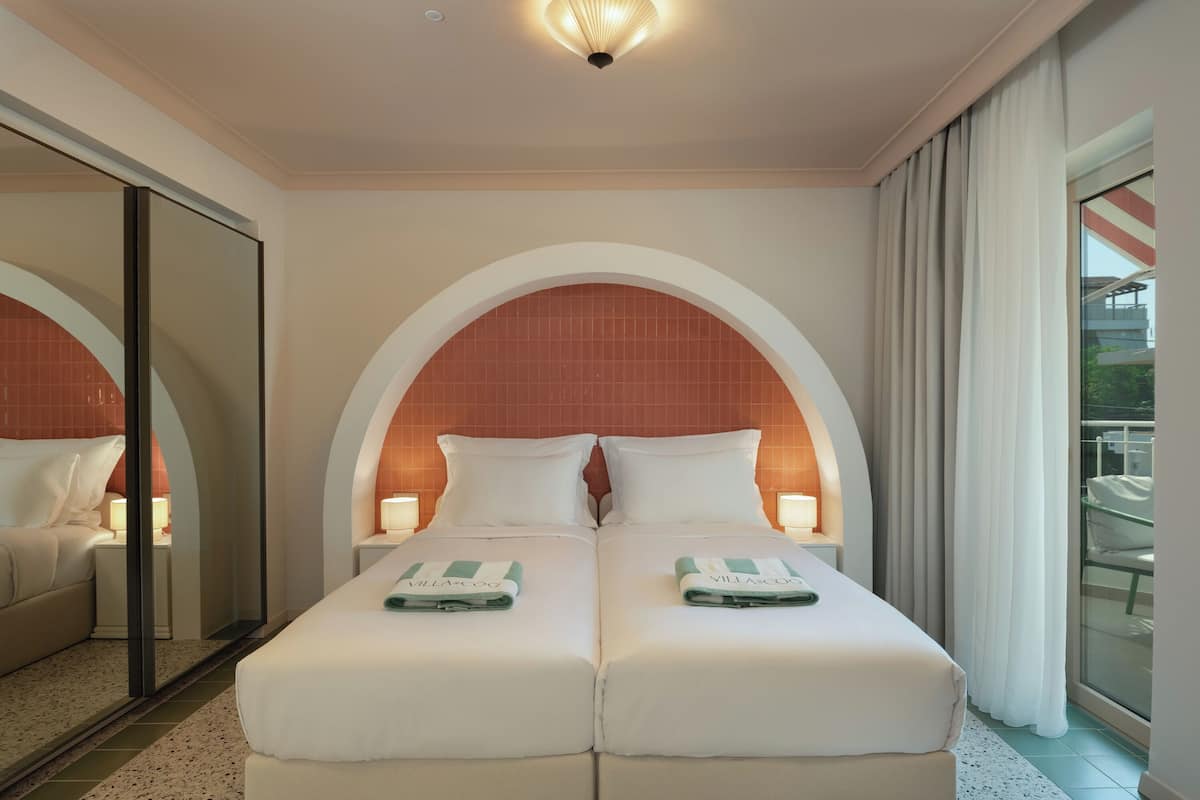 Junior Suite, Balcony, City View | In-room safe, blackout drapes, soundproofing
