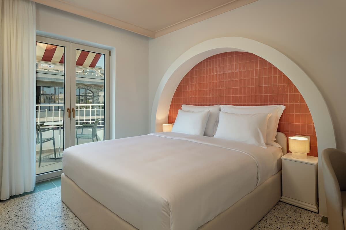 Double Room, City View | In-room safe, blackout drapes, soundproofing