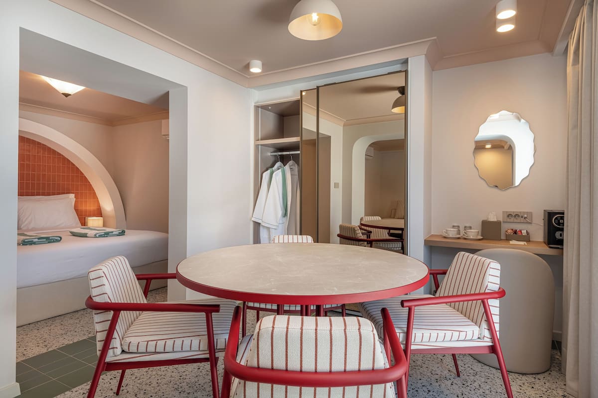 Suite, Balcony, City View | In-room safe, blackout drapes, soundproofing