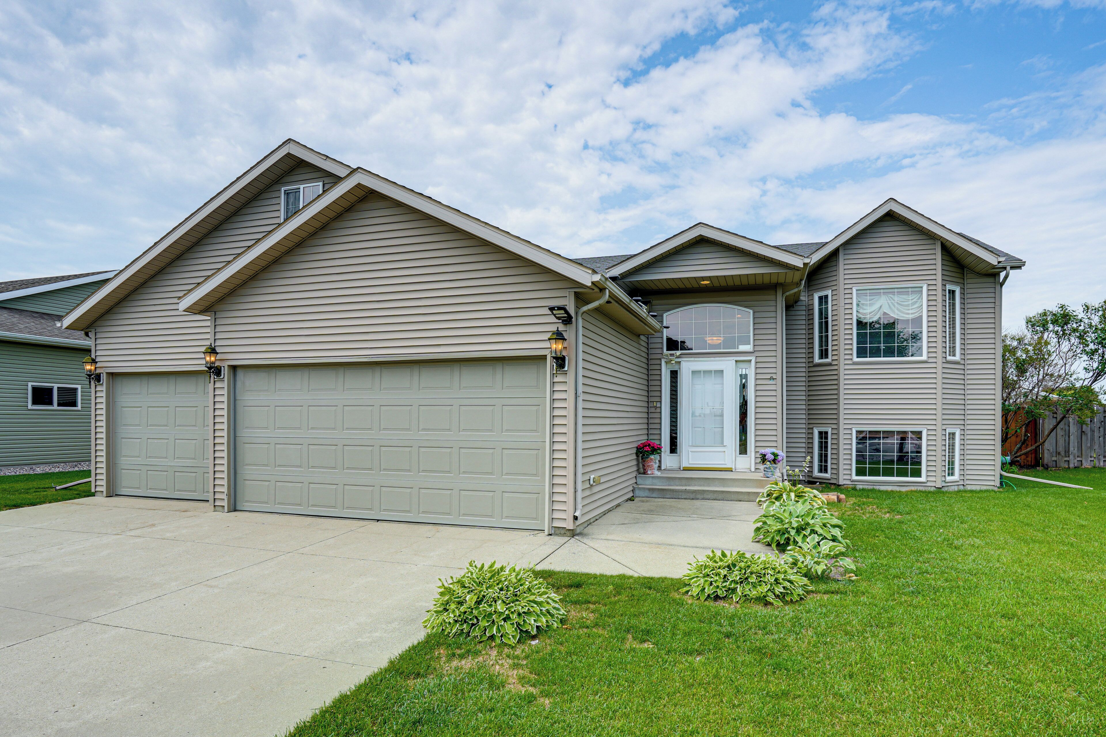 Moorhead Vacation Rental | 4BR | 3BA | 2,210 Sq Ft