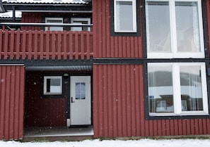 Exterior detail - Cozy mountain lodging in Åre with ski-in/ski-out access, a sauna, and close to nature. (Åre)