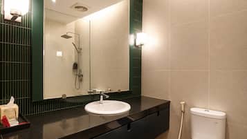 Shower, free toiletries, hair dryer, towels