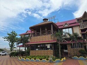 施設の正面