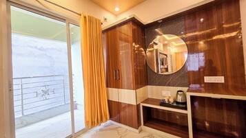 Family Room 6 Bed | Balcony