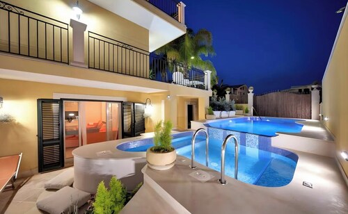 Villa in Marina Di Ragusa with 7 bedrooms sleeps 18