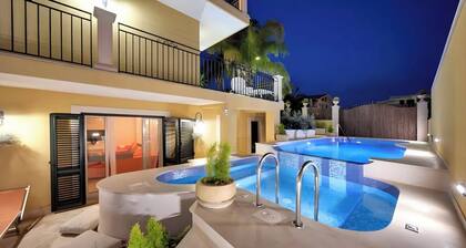 Villa in Marina Di Ragusa with 7 bedrooms sleeps 18