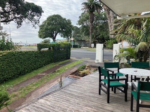 Cute two bedroom cottage very close to beach and beach bar and grill