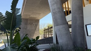A concrete structure with large pillars and a clear sky. - Accommodation with beautiful views, with a pool. (Mazatlán)