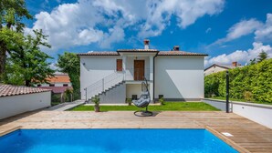 A two-story house with a wooden deck and a swimming pool. - Amazing home in Pazin (Pazin)