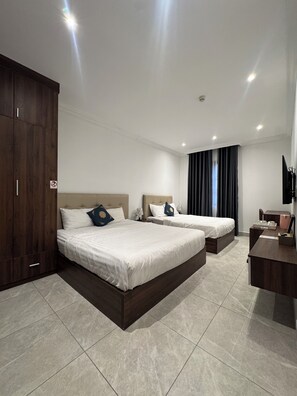 Desk, laptop workspace, free WiFi - Blue Home Phu Quoc Sunset Town (Phu Quoc)